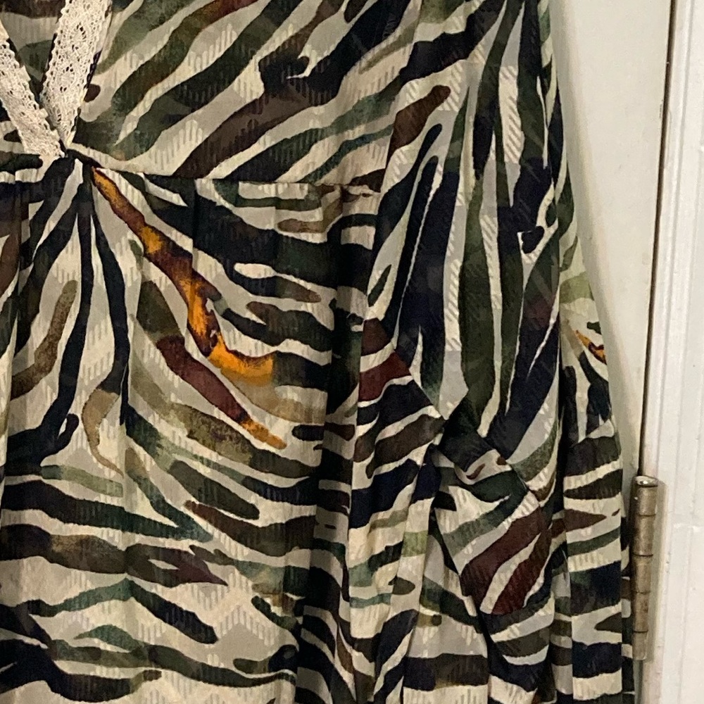 Trendy plus size top - Picture 7 of 12